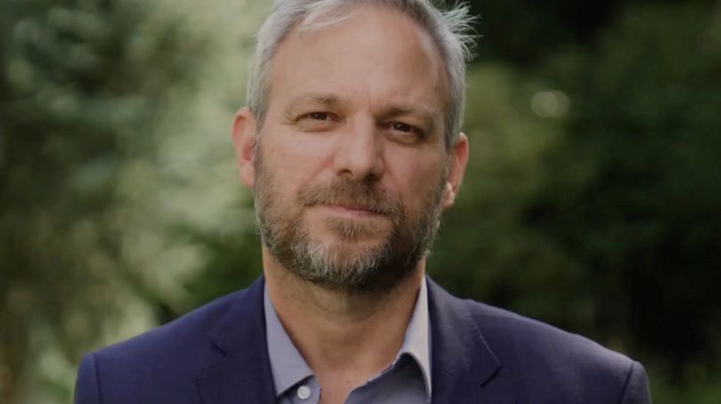 Headshot of Professor Brett Sutton AO.