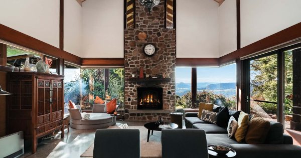 Secluded hillside home on the edge of Kangaroo Valley boasts unbeatable views