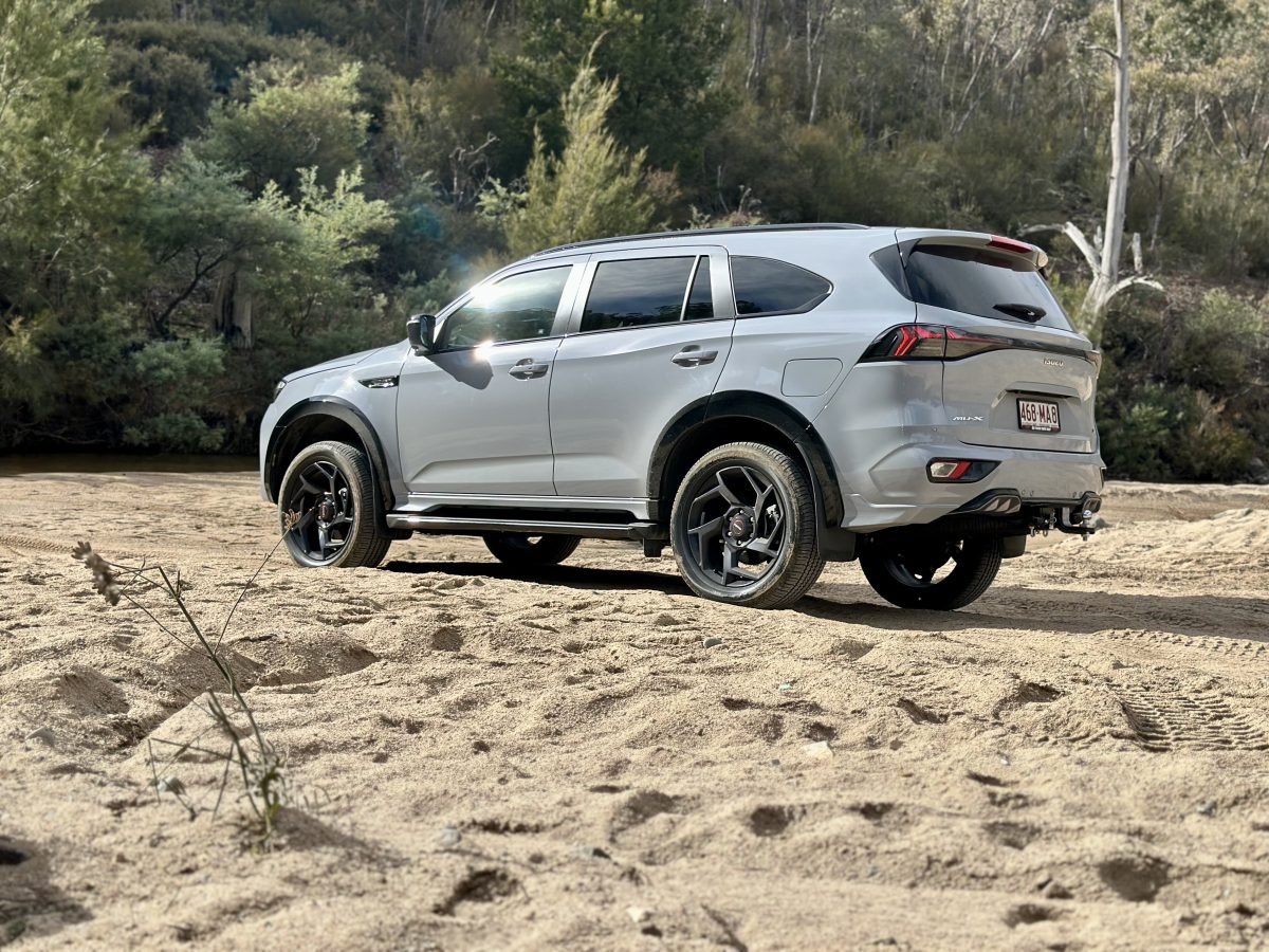 2025 Isuzu MU-X X-Terrain