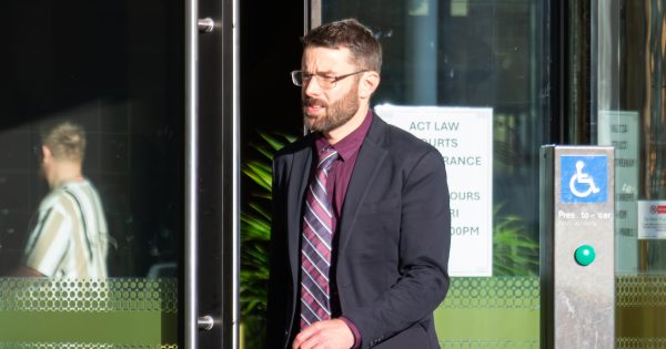 UPDATED: Truckie fined $2000 for driving at police during vaccine mandate protests