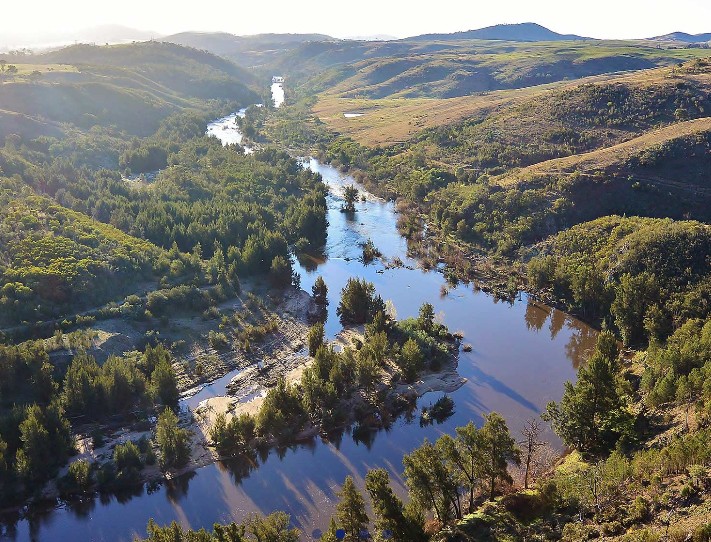 The Western Edge borders the Murrumbidgee River.