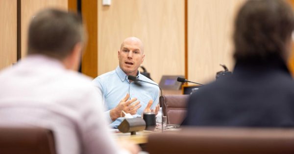 ANU executives' alleged conflicts of interest aired at Senate inquiry
