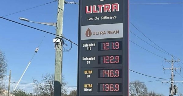 $1.22 for petrol?! Harden servo fuels bowser bonanza from as far afield as Canberra
