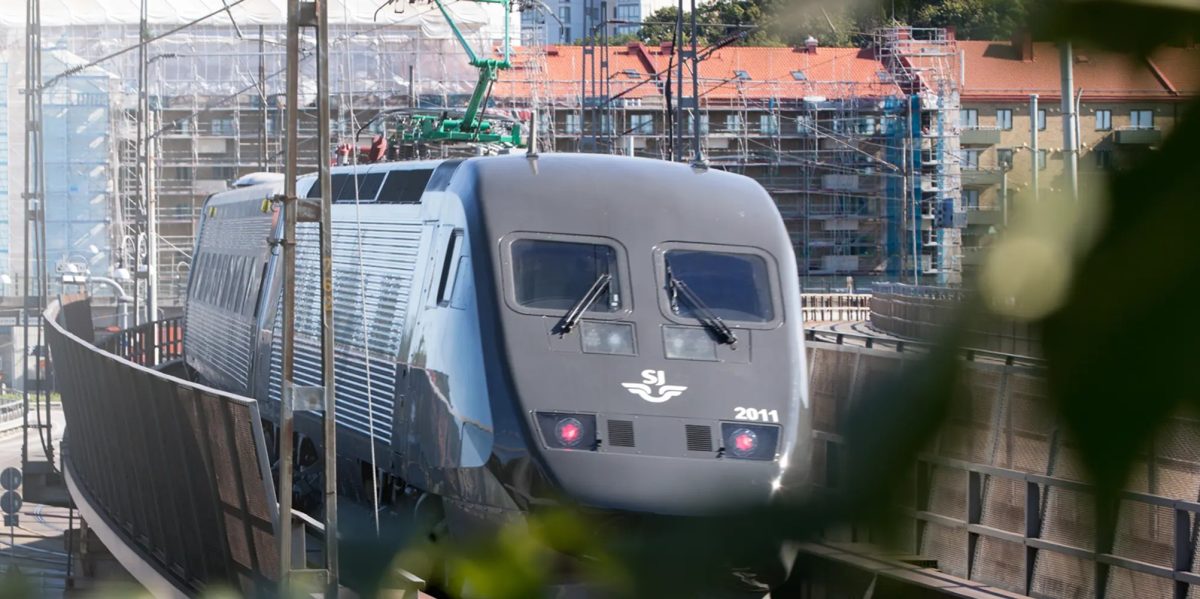 An X2000 travelling in Sweden