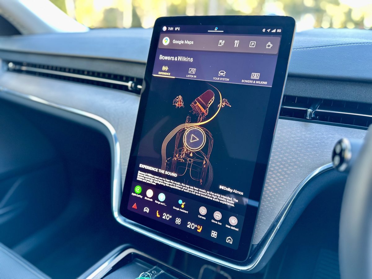 Volvo EX90 dash