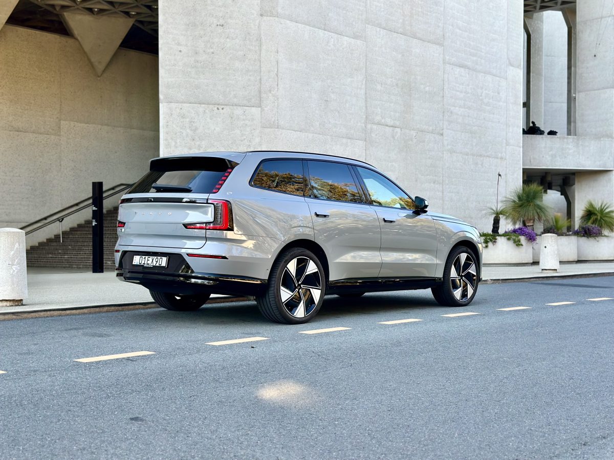 Volvo EX90 shape