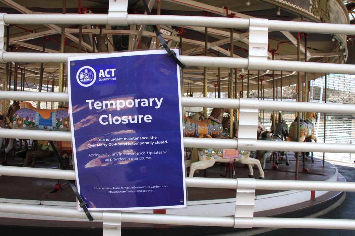 closed sign on carousel