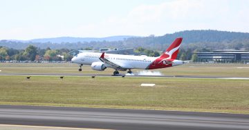 Transport union, politicians slam review that could close Canberra's QantasLink base