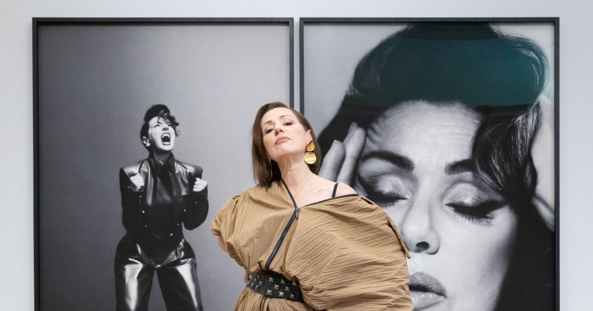 ‘I am no shrinking violet’: Tina Arena roars centrestage at the National Portrait Gallery | Region Canberra