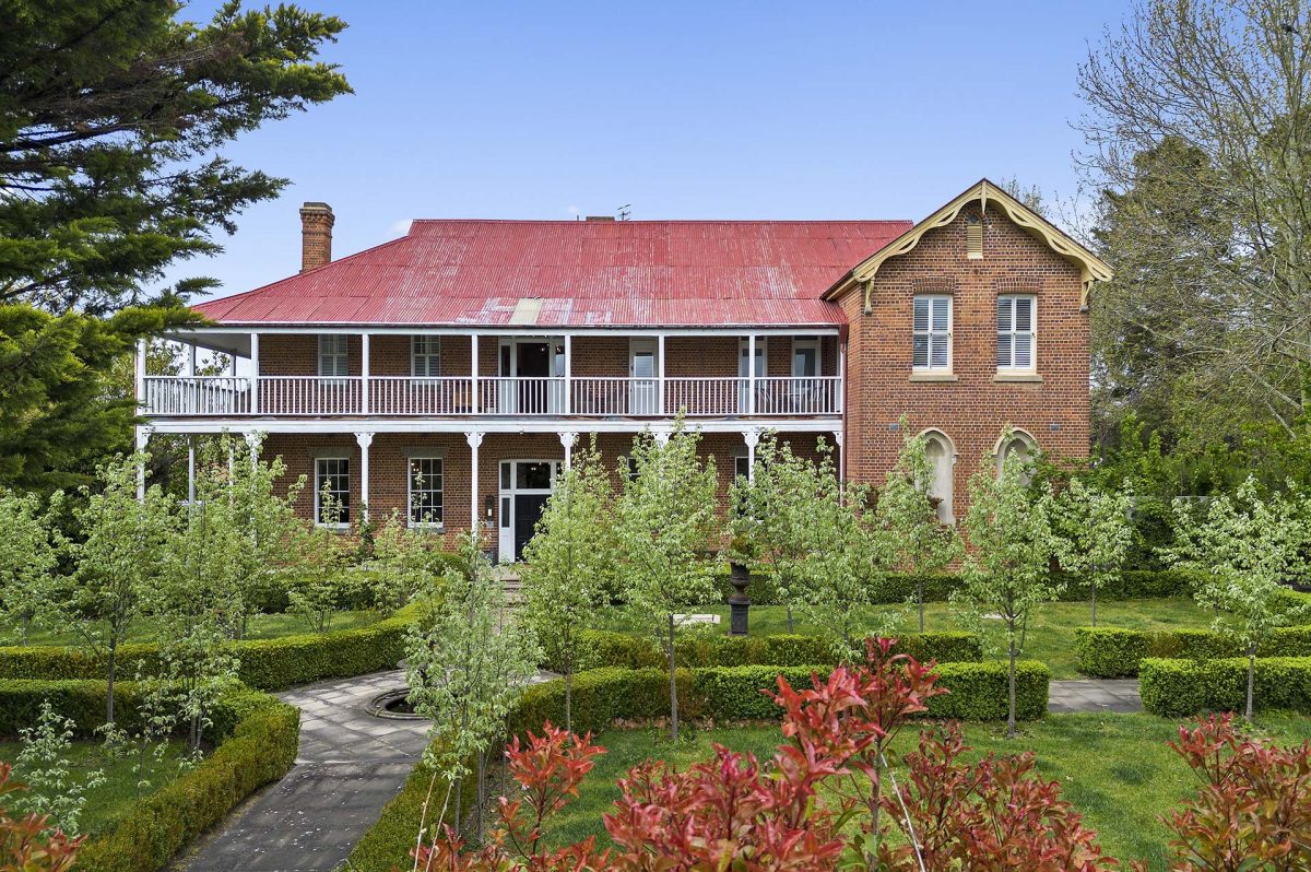 Doncaster House facade and gardens