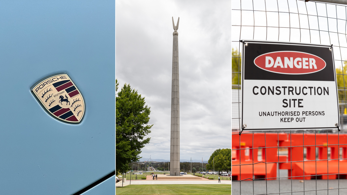 Porsche logo, Australian-American Memorial, construction fencing