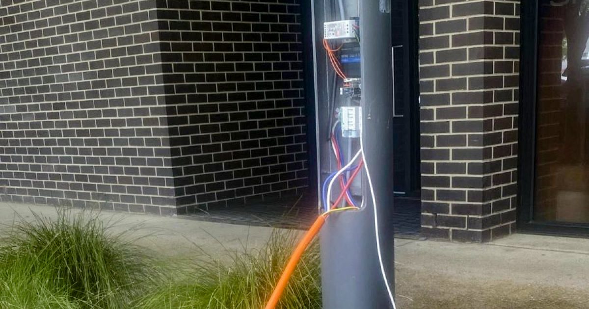 Plan to roll out streetlight EV chargers hits ‘engineering challenges’ | Region Canberra