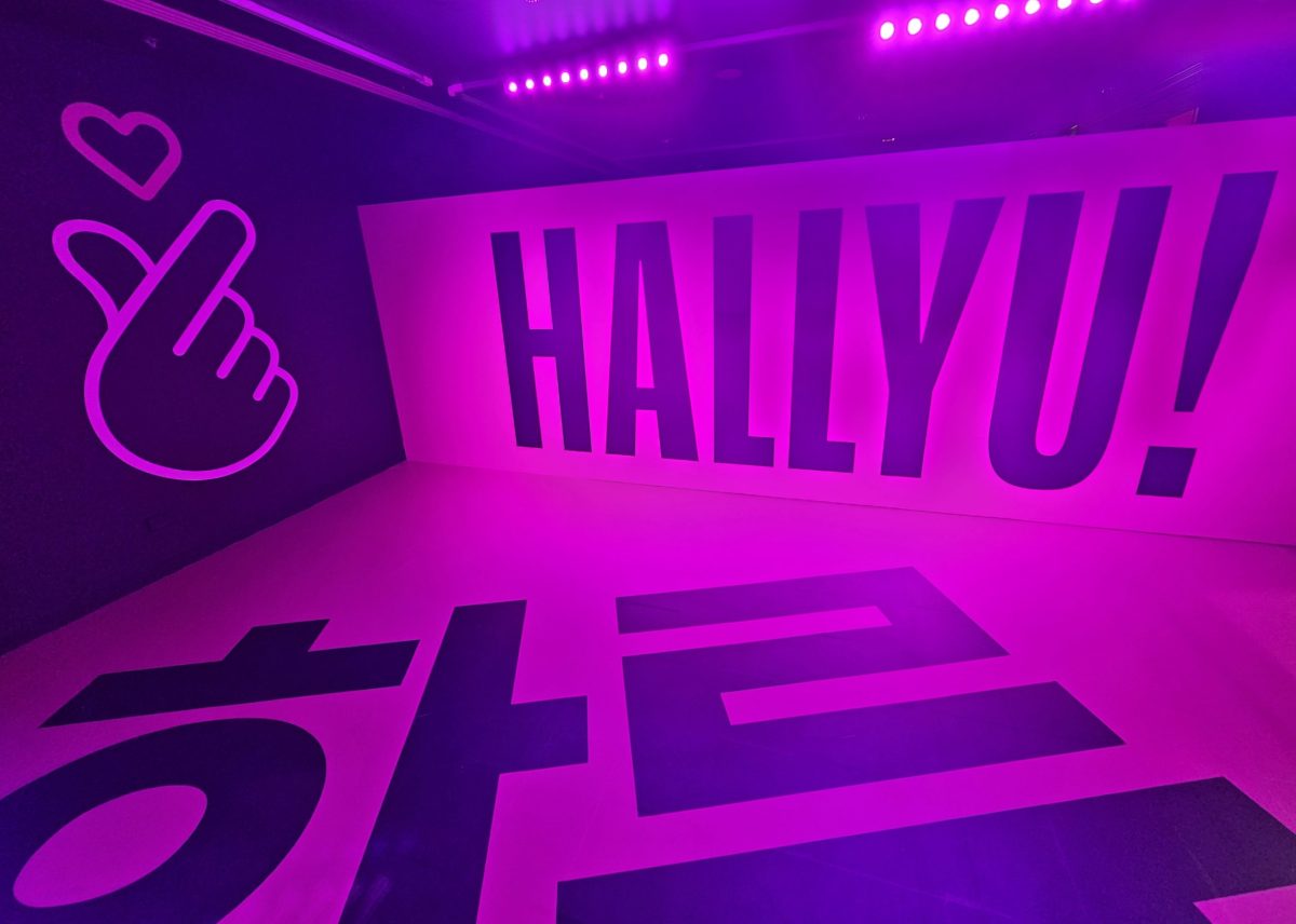 Hallyu! opening of the exhibition signage - room bathed in pink neon light