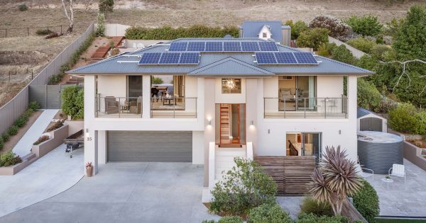 Conder home lays claim to suburb's best view ... and Canberra's best known cubby house