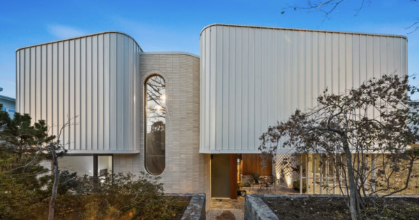 The Look In with Janae Mclister – Finesse on Finniss St