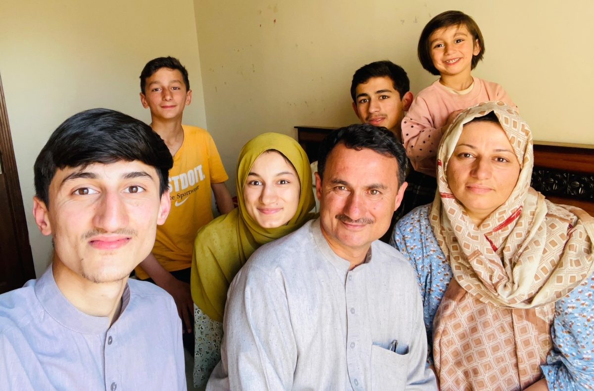 Family of seven people 