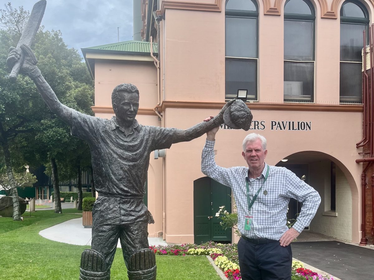 Jim Robson at the statue of Australian captain Steve Waugh at the SCG. 